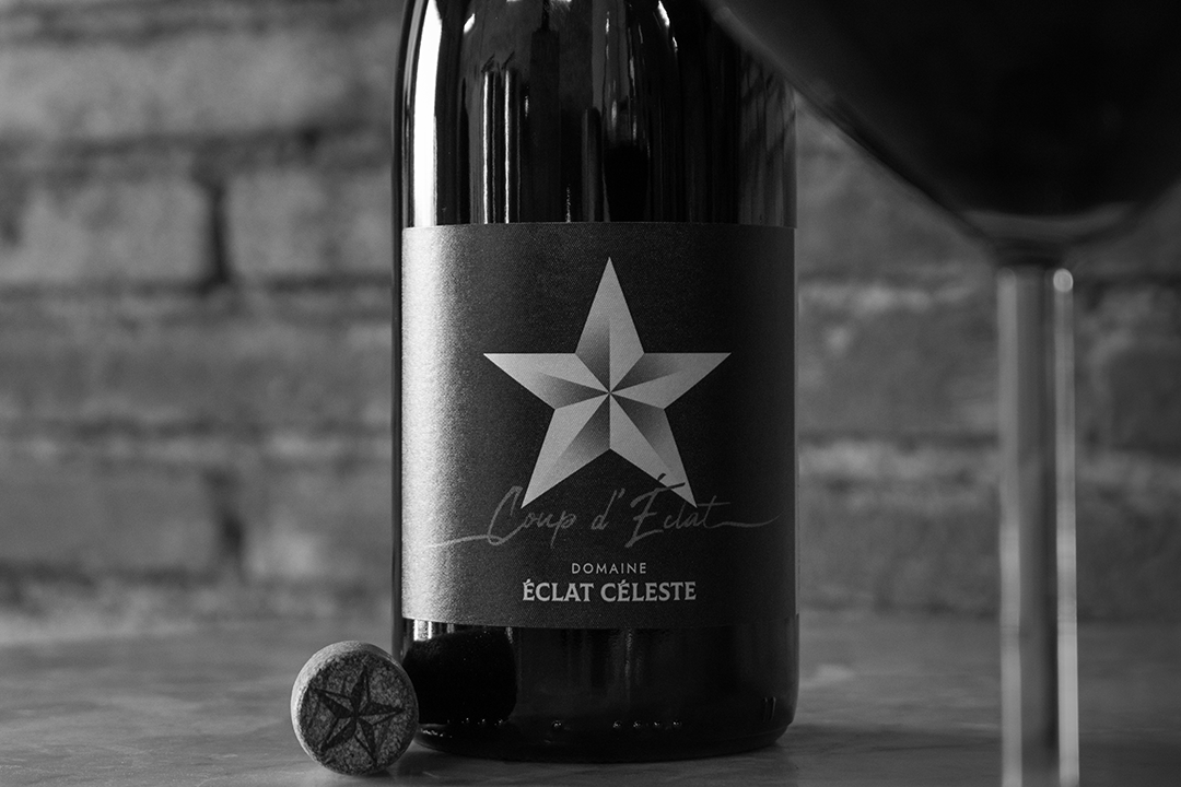 Photo-bouteille-vin-rouge-domaine-eclat-celeste-tautavel Bouteille de vin rouge.
