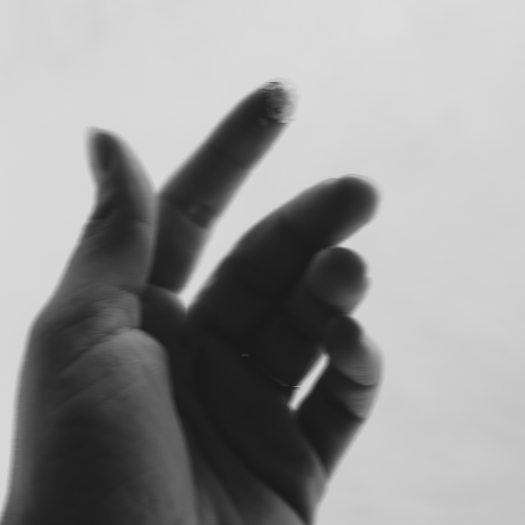 Photo d'une main tendue. 2023, © Charlotte Picouilla