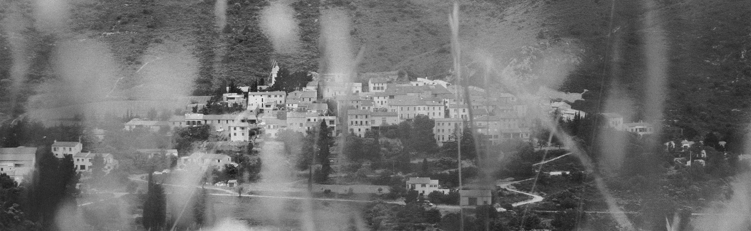 Vue sur le village de Cucugnan.